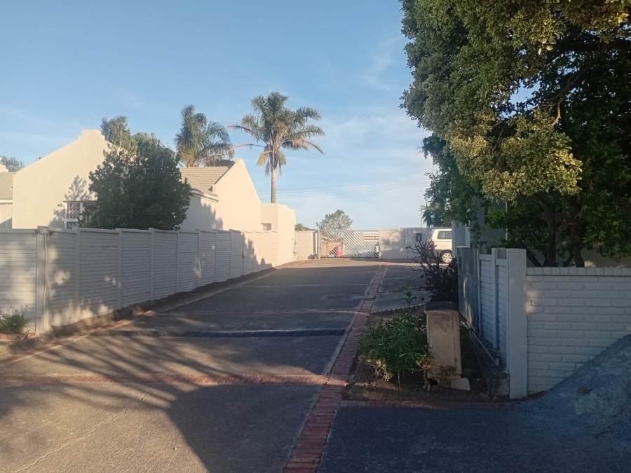 To Let 2 Bedroom Property for Rent in Beacon Bay Eastern Cape